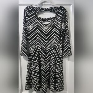Xhilaration Black and White Zigzag Long Sleeve Dress